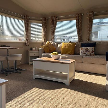 Hotel J&D By The Sea Heysham Esterno foto