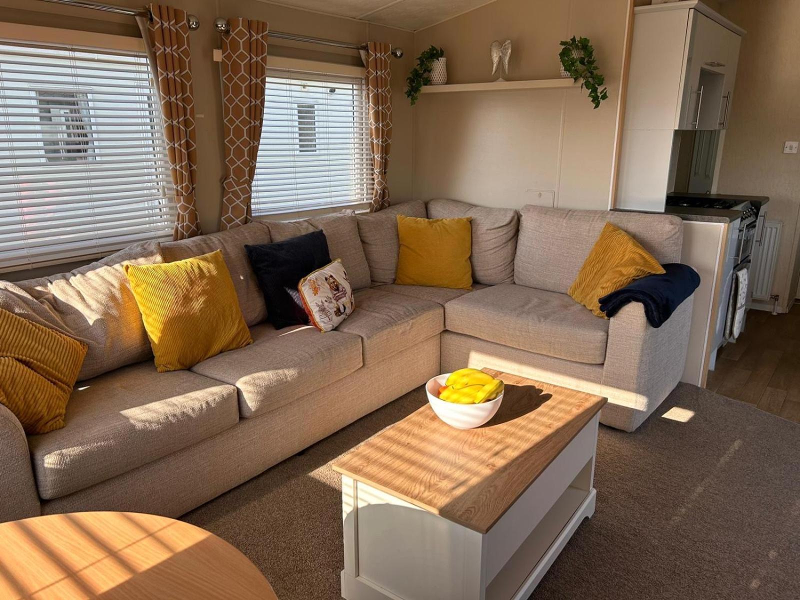 Hotel J&D By The Sea Heysham Esterno foto